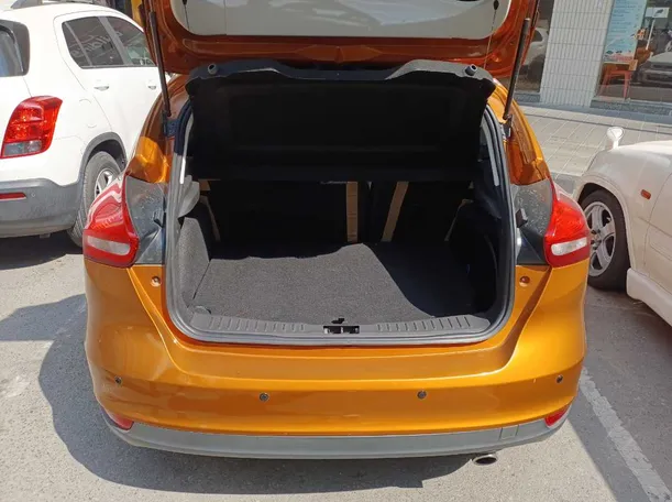Car image 15