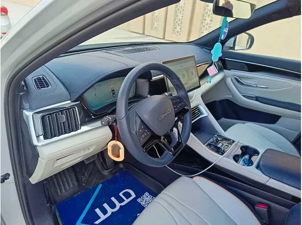 Car image 13