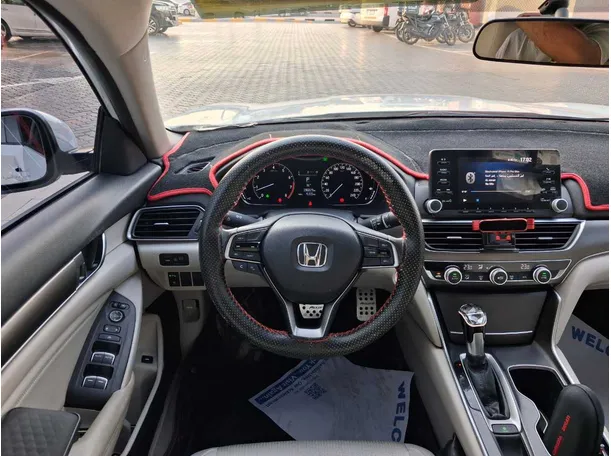 Car image 17