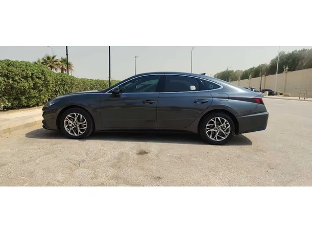 Car image 8