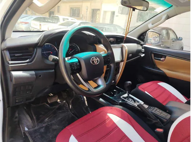 Car image 12
