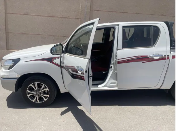 Car image 13