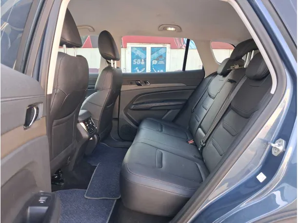 Car image 13