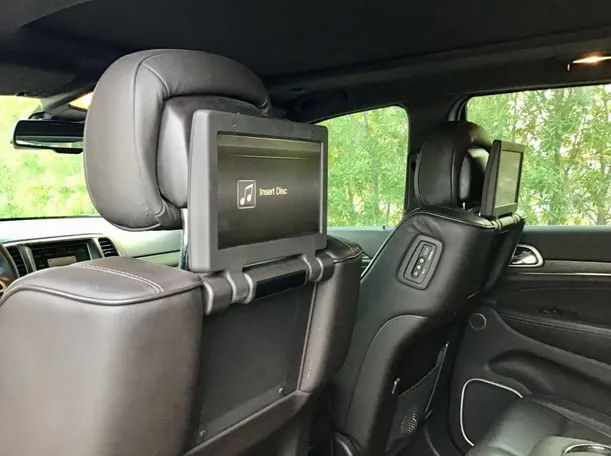 Car image 12