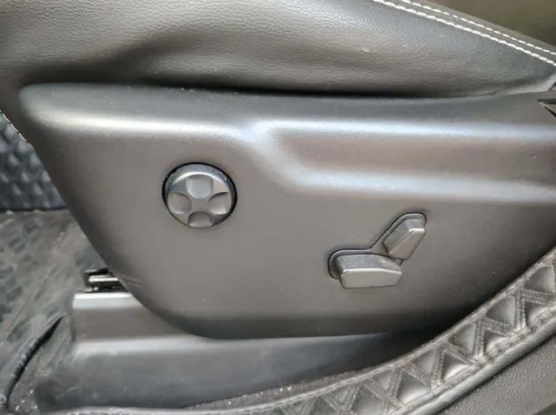 Car image 35