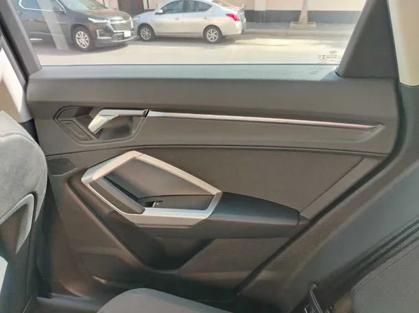 Car image 36