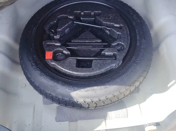 Car image 32