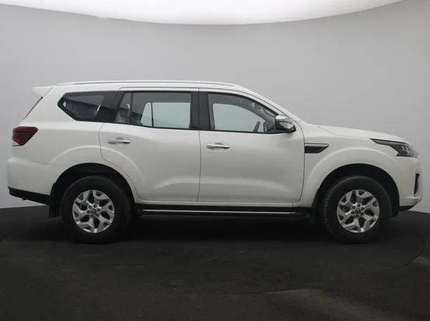 Car image 13