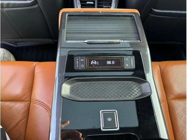 Car image 28