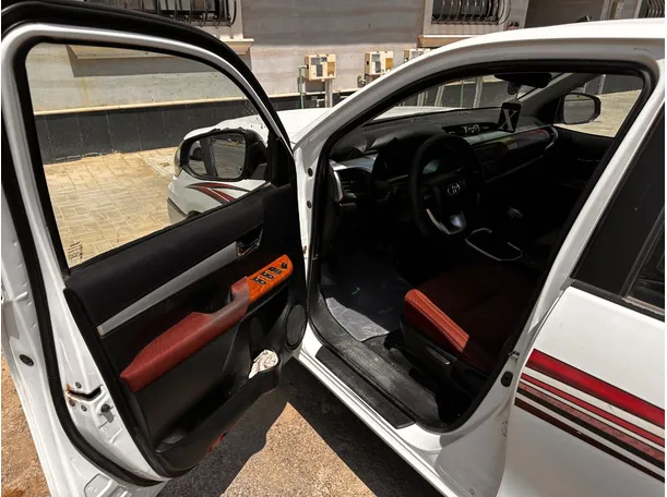Car image 11