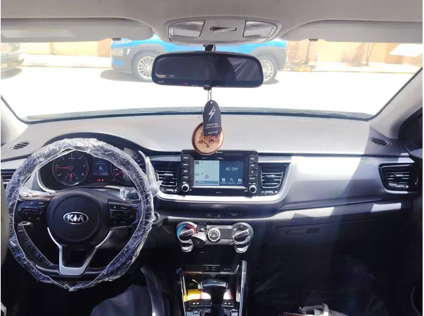 Car image 14