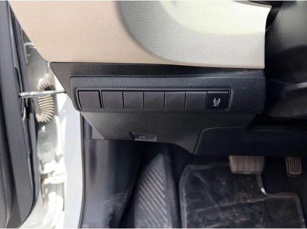 Car image 26