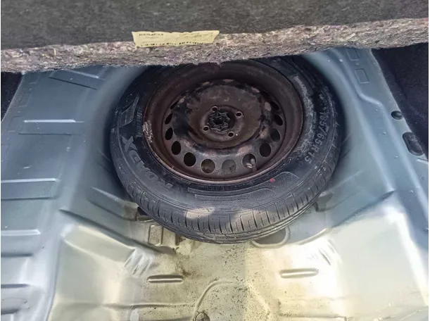 Car image 25