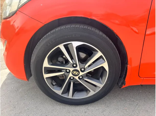 Car image 9