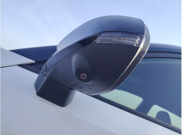 Car image 26