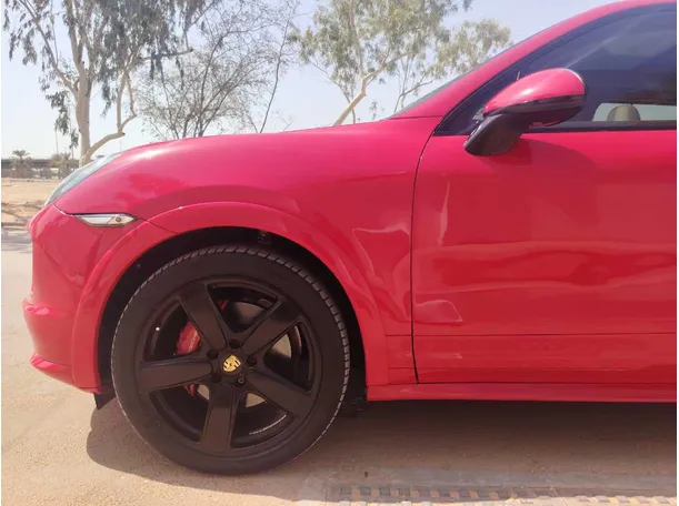 Car image 9