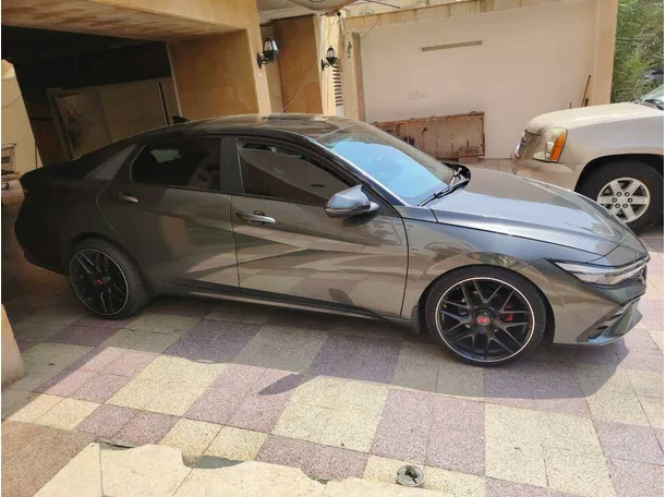Car image 4