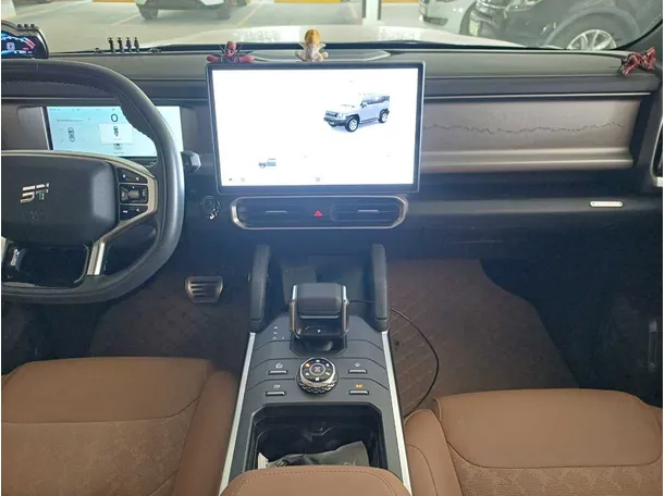 Car image 17