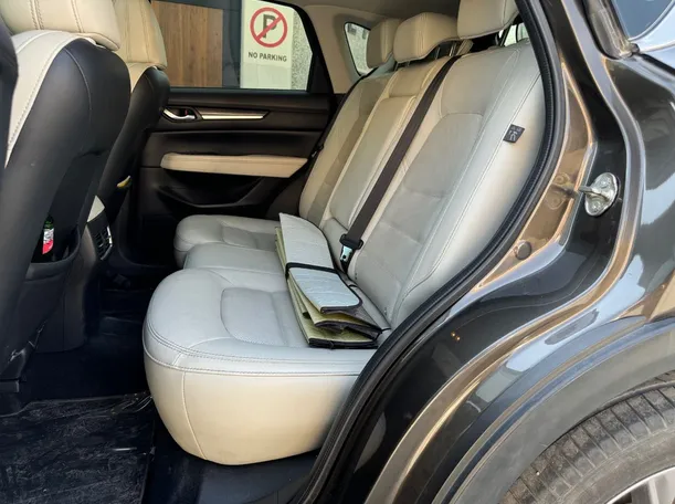 Car image 11
