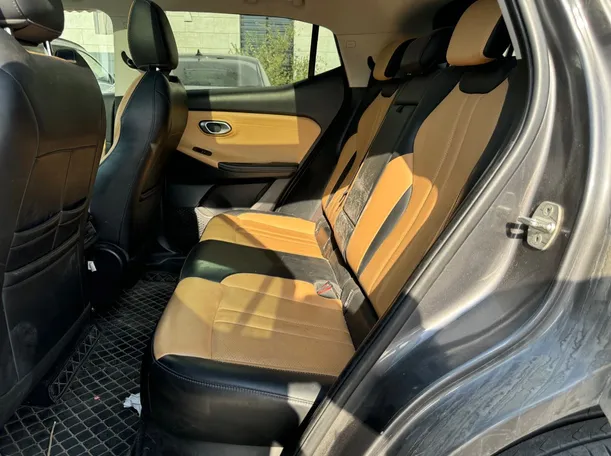 Car image 13