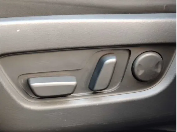 Car image 33