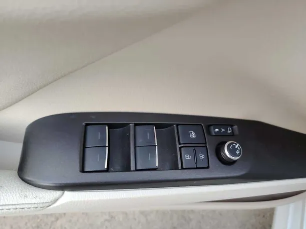 Car image 35