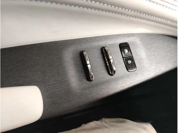 Car image 34