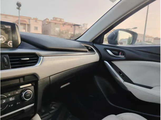 Car image 32