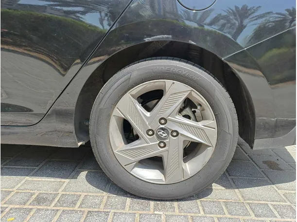 Car image 9