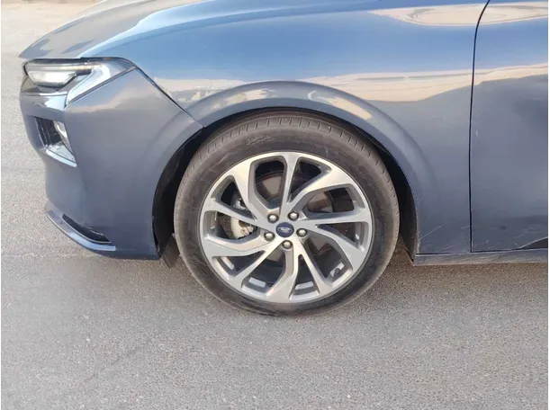 Car image 9