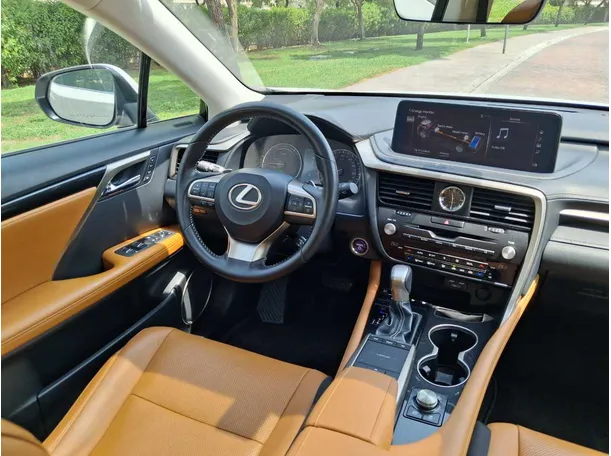 Car image 17