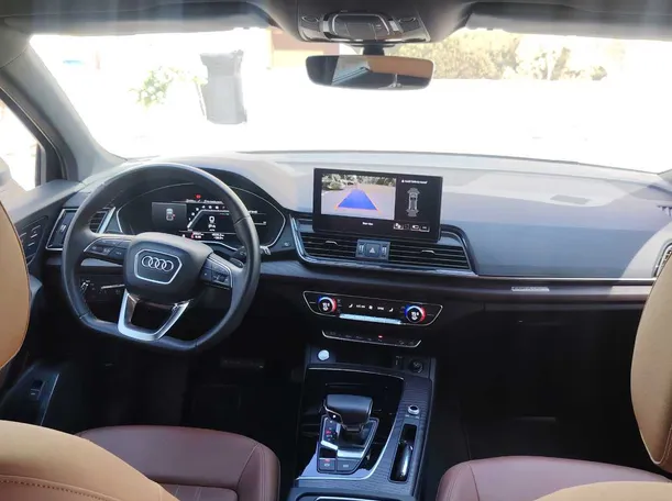 Car image 14