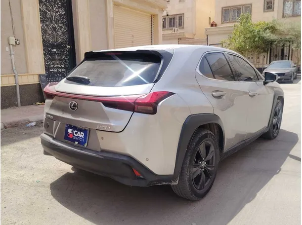 Car image 5