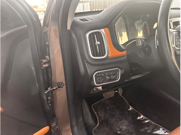 Car image 26