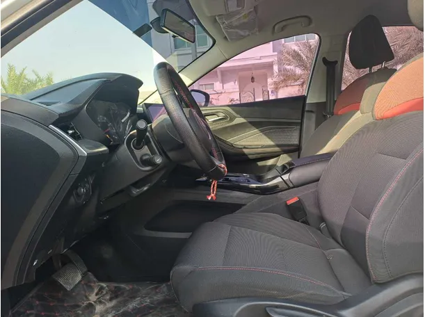 Car image 12