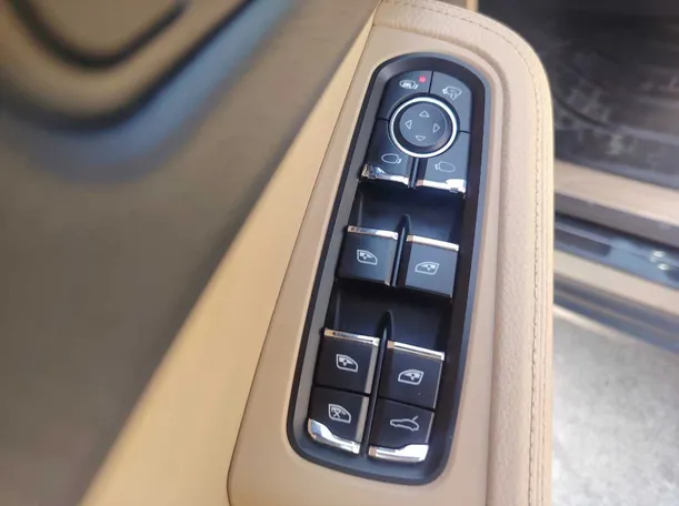 Car image 25