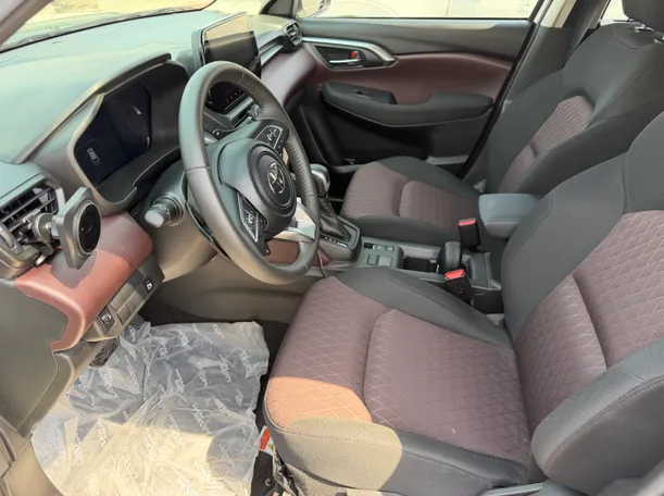 Car image 5