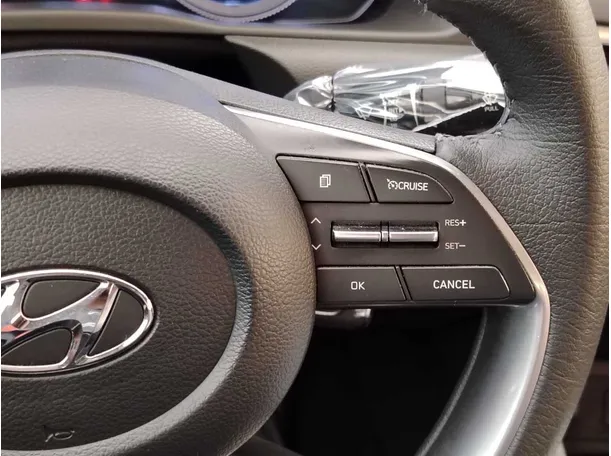 Car image 26