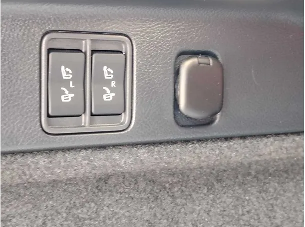 Car image 37