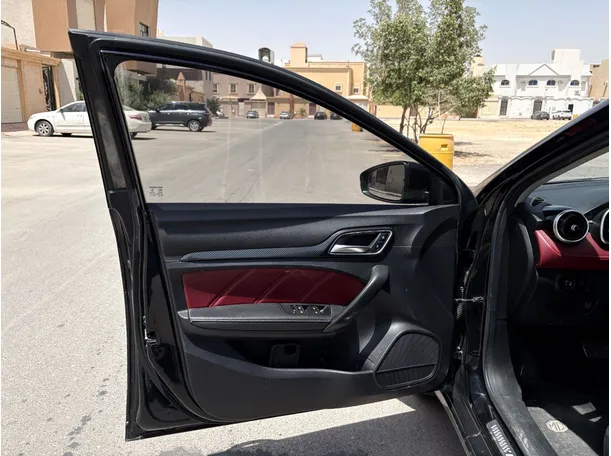Car image 10