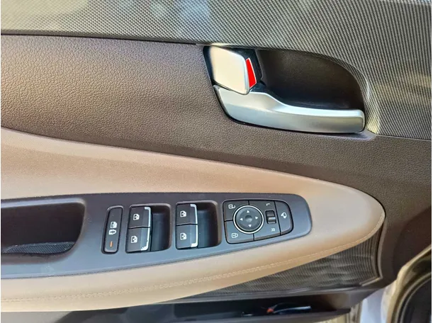 Car image 29