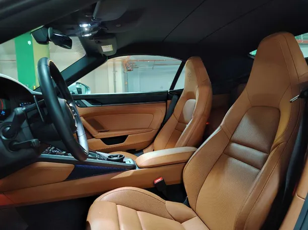 Car image 19