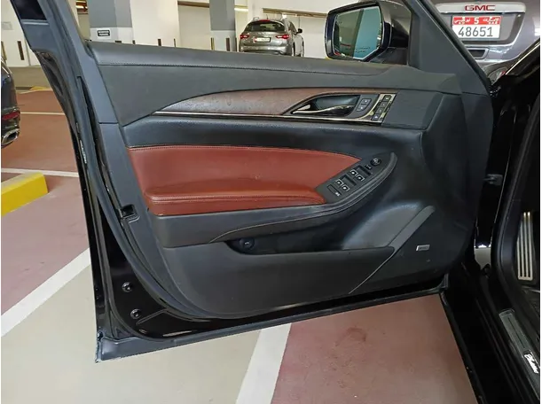 Car image 10