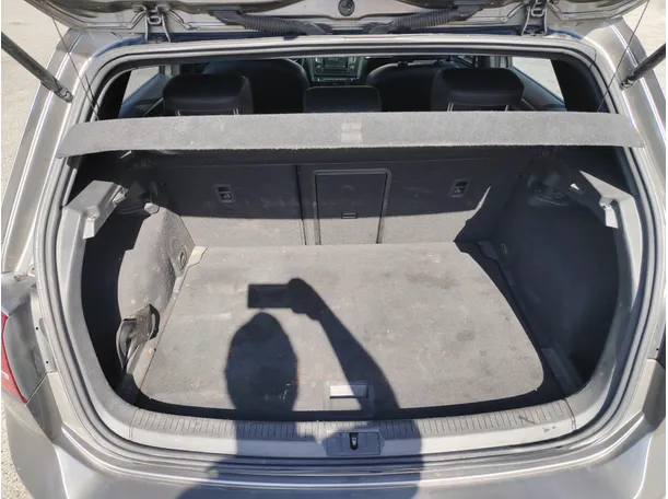 Car image 26