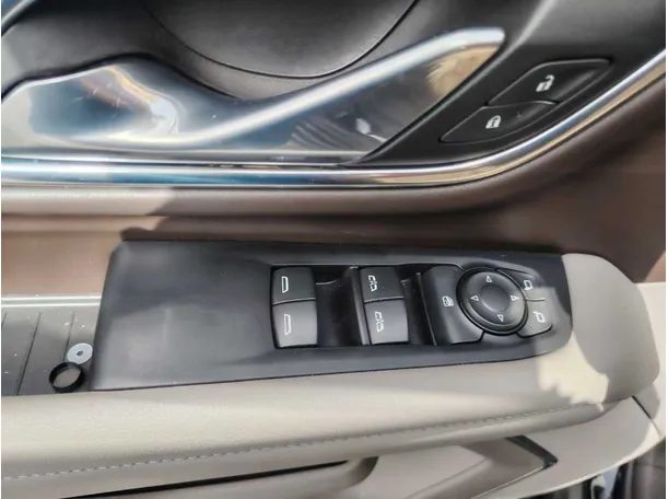 Car image 28