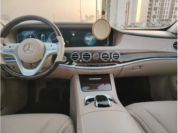 Car image 25