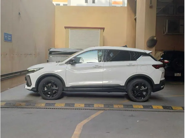 Car image 4