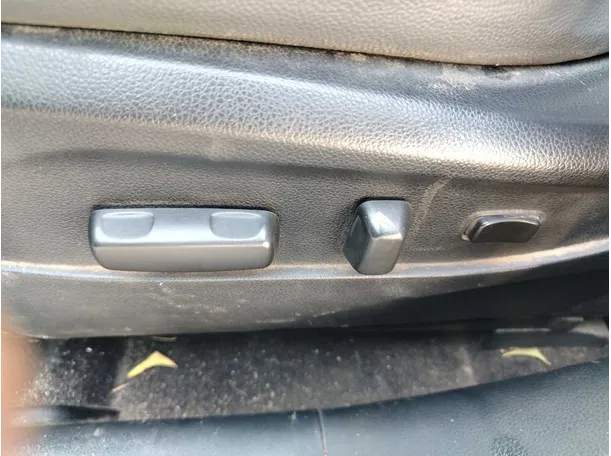 Car image 35