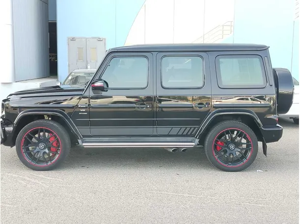 Car image 9