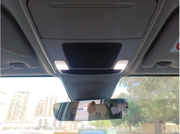 Car image 18